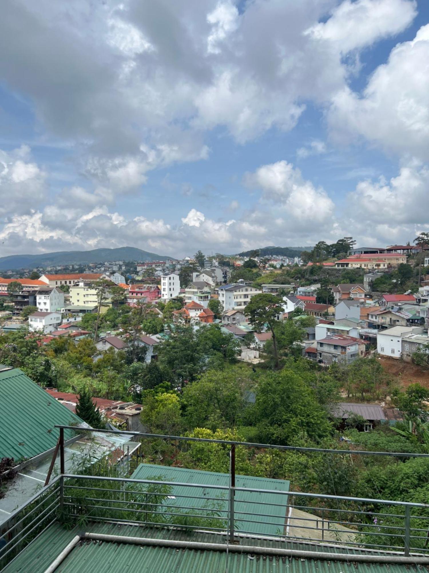 Hotel Khach San Lan Dai Da Lat Esterno foto